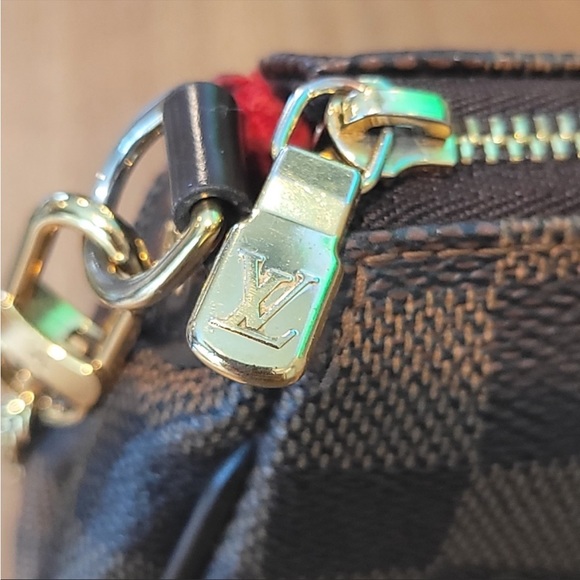 🤎LV EVA DAMIER EBENE Pochette / Clutch🎀 2015 collection✨EUC✨ - Picture 8 of 17